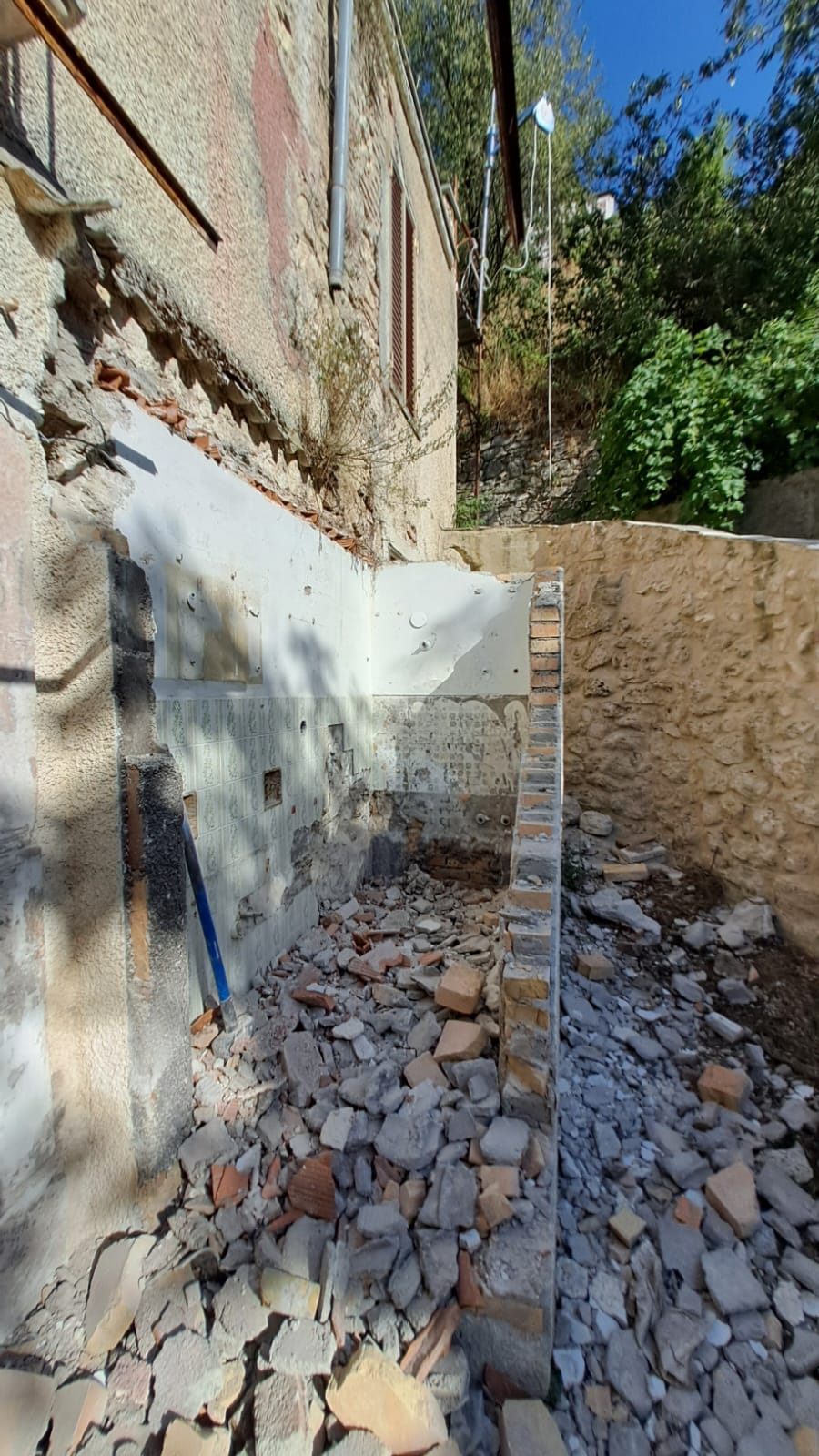 Early demolition of the old Italian bathroom during renovation