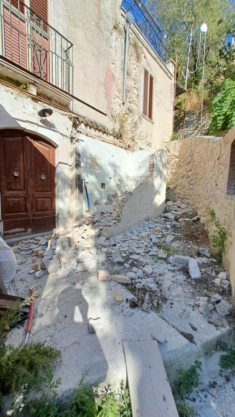 Old Italian bathroom partially demolished during the renovation