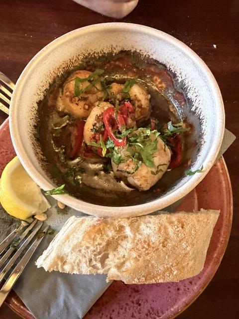 Local langoustine served with bread during our stop in Höfn on Iceland’s Ring Road.